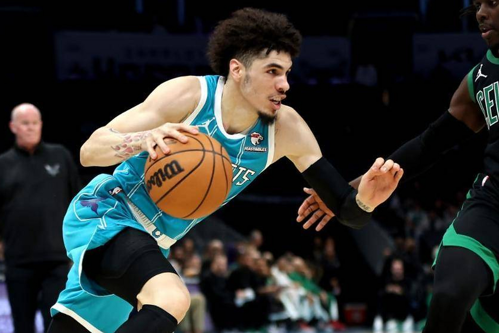 中超赛程吃紧，夏洛特黄蜂集结日防线松动，话题不断，身体对抗强度拉满的简单介绍